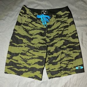 Oakley Board Shorts Men 30 Unique Green & Black Shorts~ Sand hopper~ Surfing